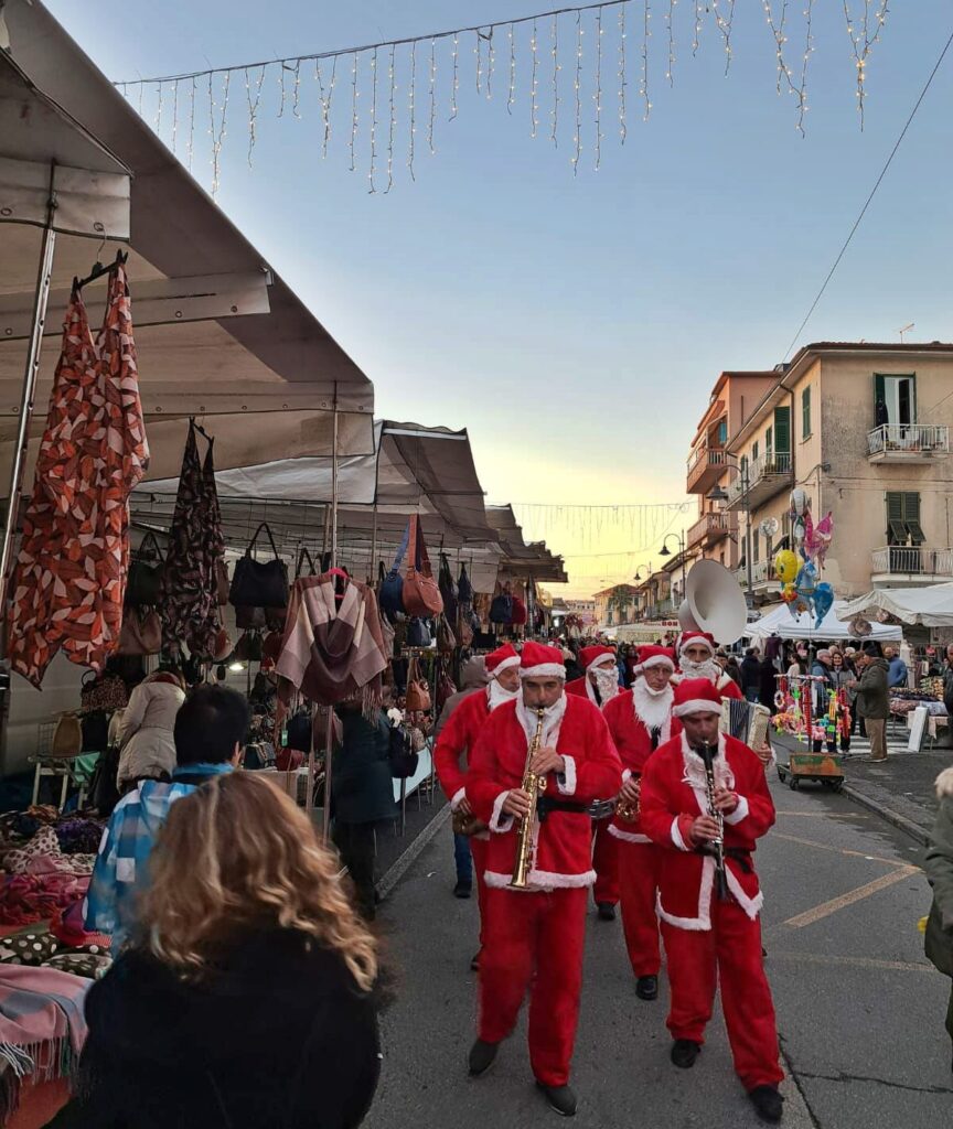 Difesa del mercato domenicale straordinario AVENZA CARRARA