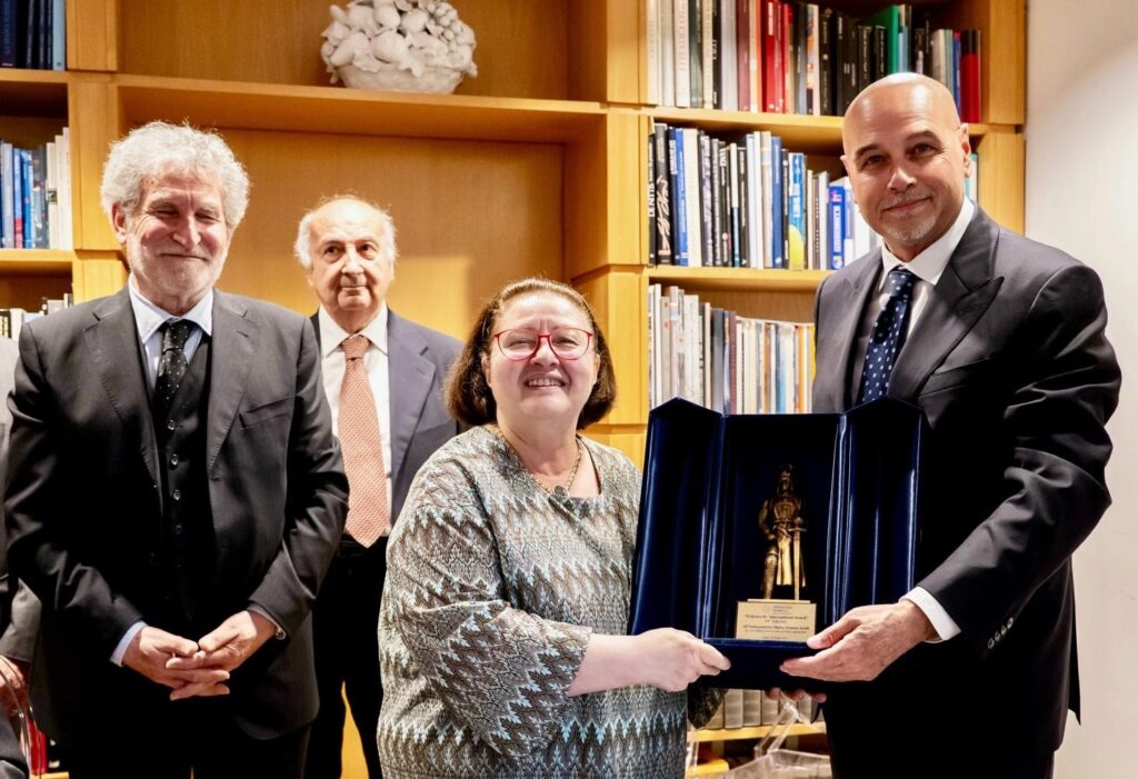 Presentato al Circolo degli Esteri il volume Villa Stolojan di Gaetano Cortese – L’evento concluso con la consegna del Premio Federico II all’Ambasciatrice Maria Assunta Accili