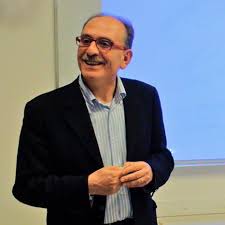 Il labirinto della memoria e l’illusione ideologica del secolo scorso