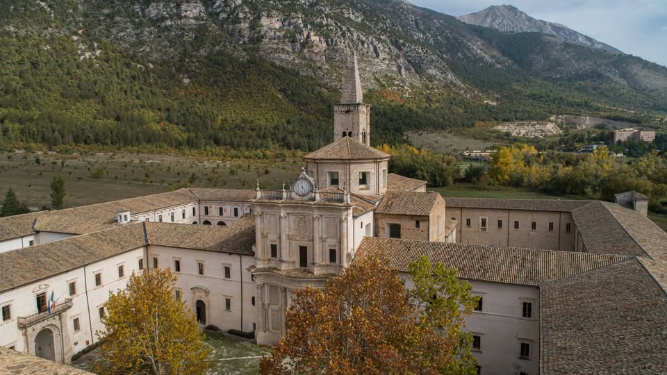 Il Premio Nazionale Pratola, quando la cultura incontra la luce dell’Abbazia morronese – Emozioni e suggestioni dell’edizione 2026, i nomi degli insigniti