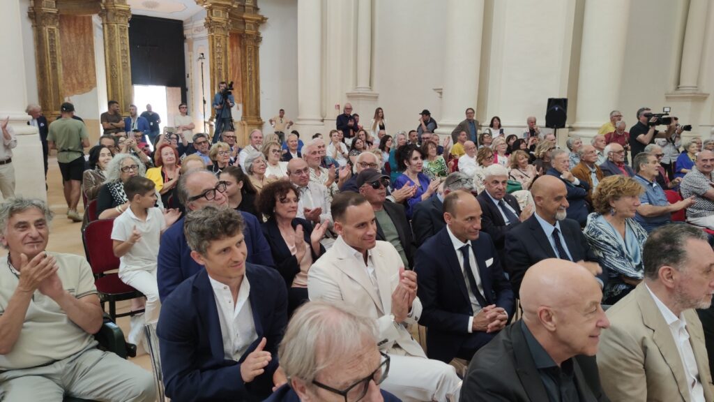 PREMIO PRATOLA, PARATA DI STELLE A SULMONA: DA LOLLOBRIGIDA A POLITO, TUTTI I VINCITORI