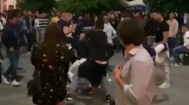 Giovani in centro: un incontro con le forze dell’ordine