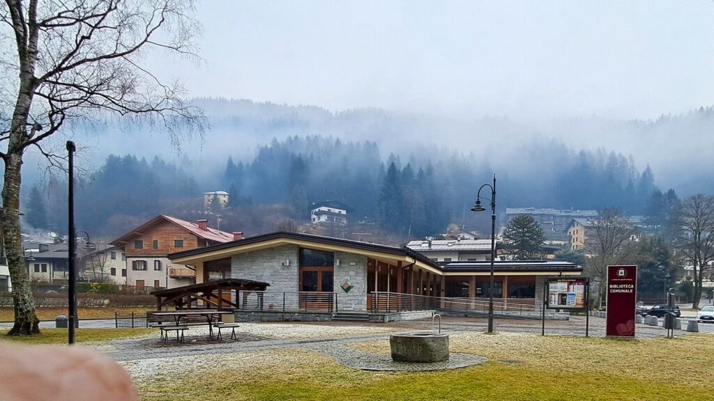 UNA MAGNIFICA SERATA ALLA BIBLIOTECA CIVICA DI PINZOLO CON L’ULTIMO LIBRO DI GOFFREDO PALMERINI “TI RACCONTO COSÌ”