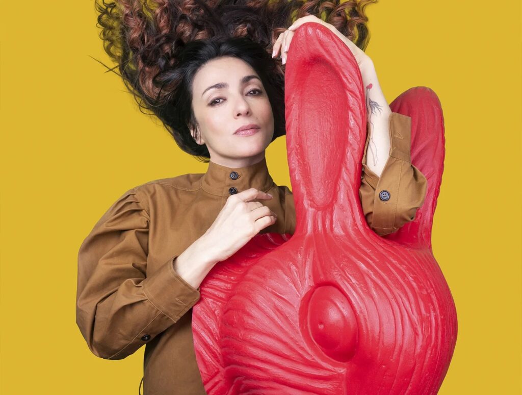 Segnalazione festival. CortinAteatro, sulle Dolomiti in scena un’estate che esalta il talento femminile. Da Veronica Pivetti ad Ambra Angiolini, passando per l’omaggio de La Corelli a Ornella Vanoni